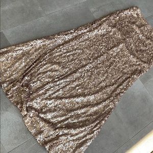 LULU’S long GOLD M SEQUIN SKIRT BIAS CUT
